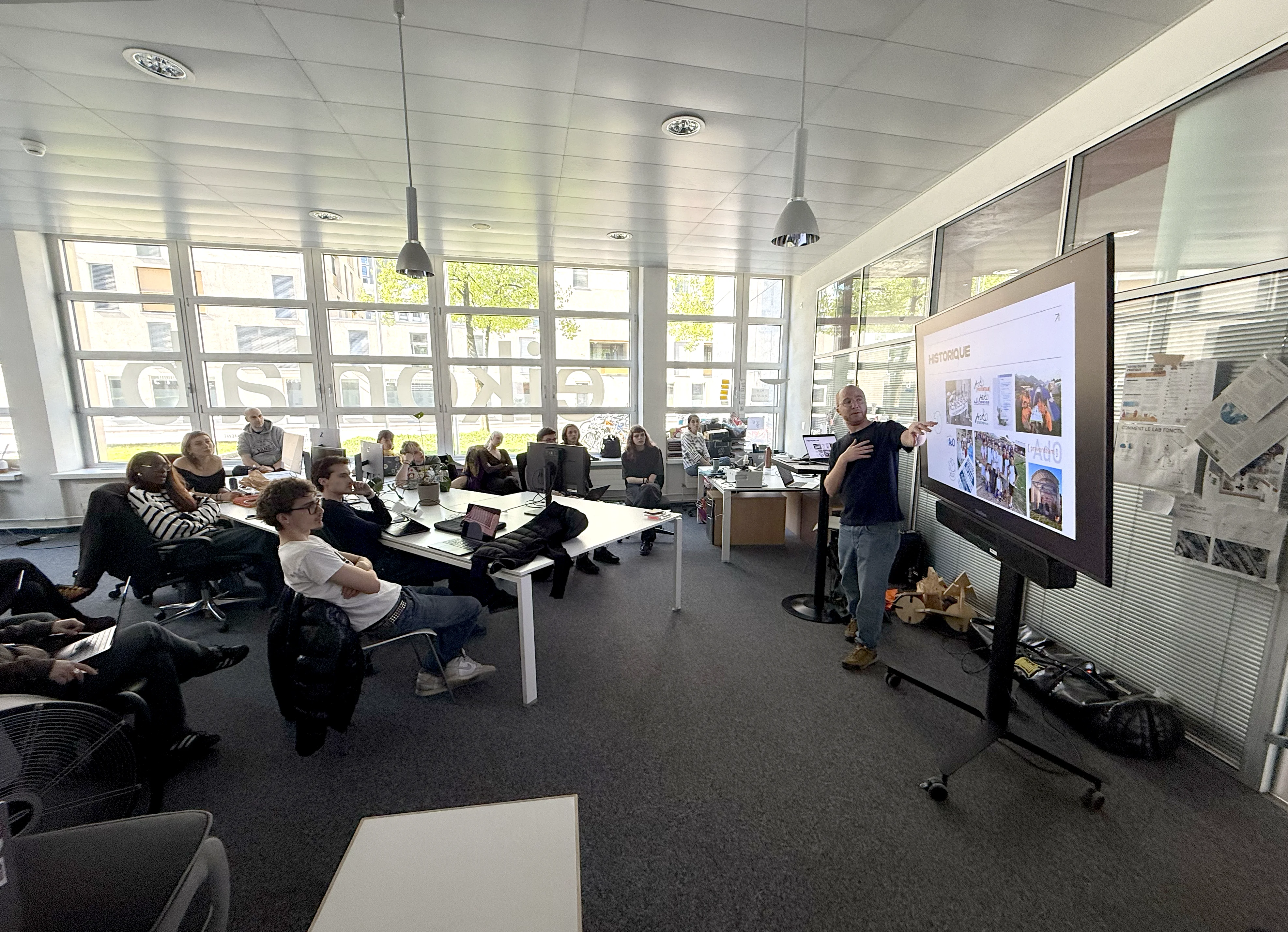 Lancement du workshop pour l’association ADO avec la session “Printemps 2026”. Fribourg, avril 2026.  