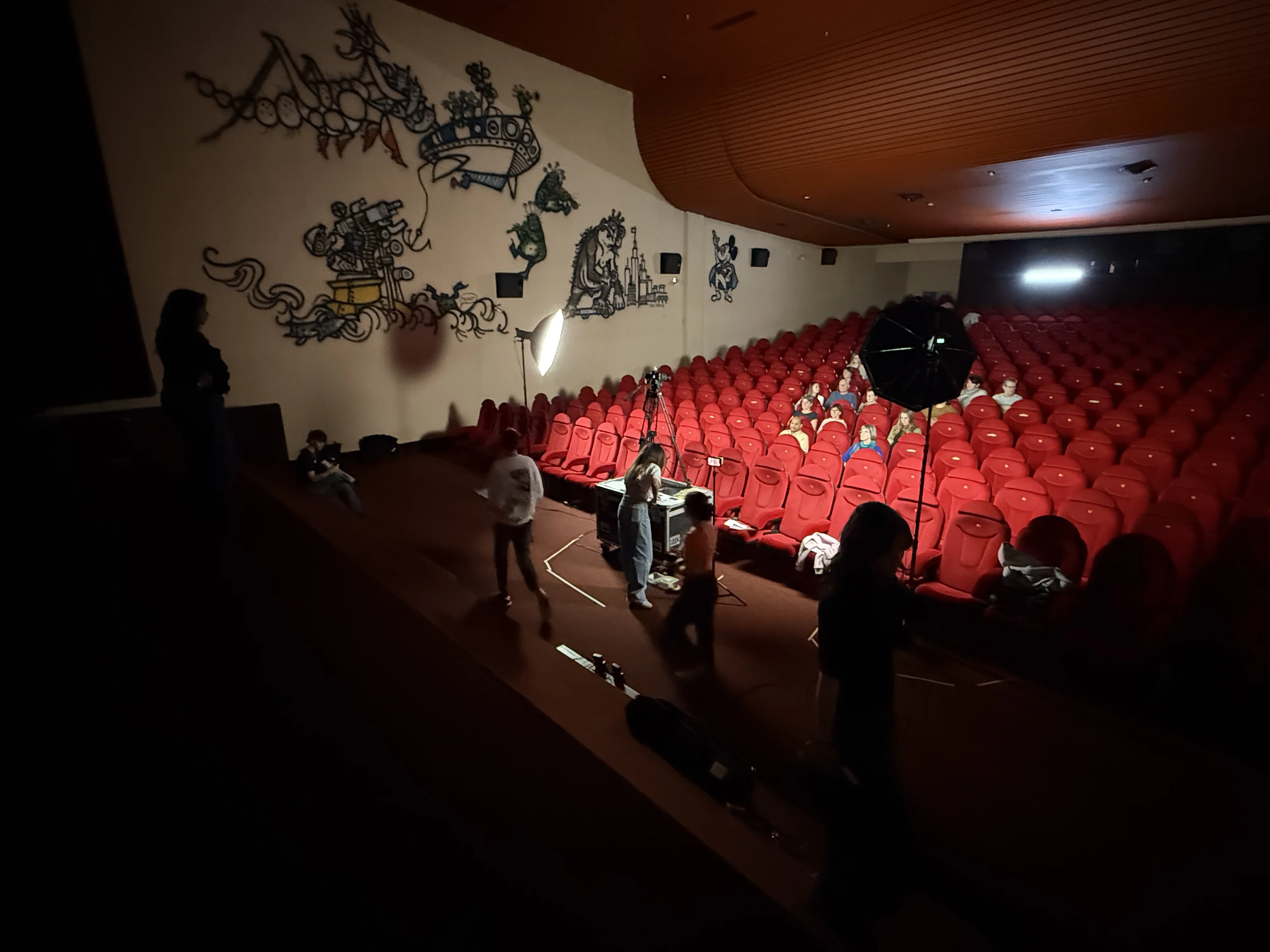 Tournage du pré-générique du FIFF dans les salles du Rex. Fribourg, décembre 2025