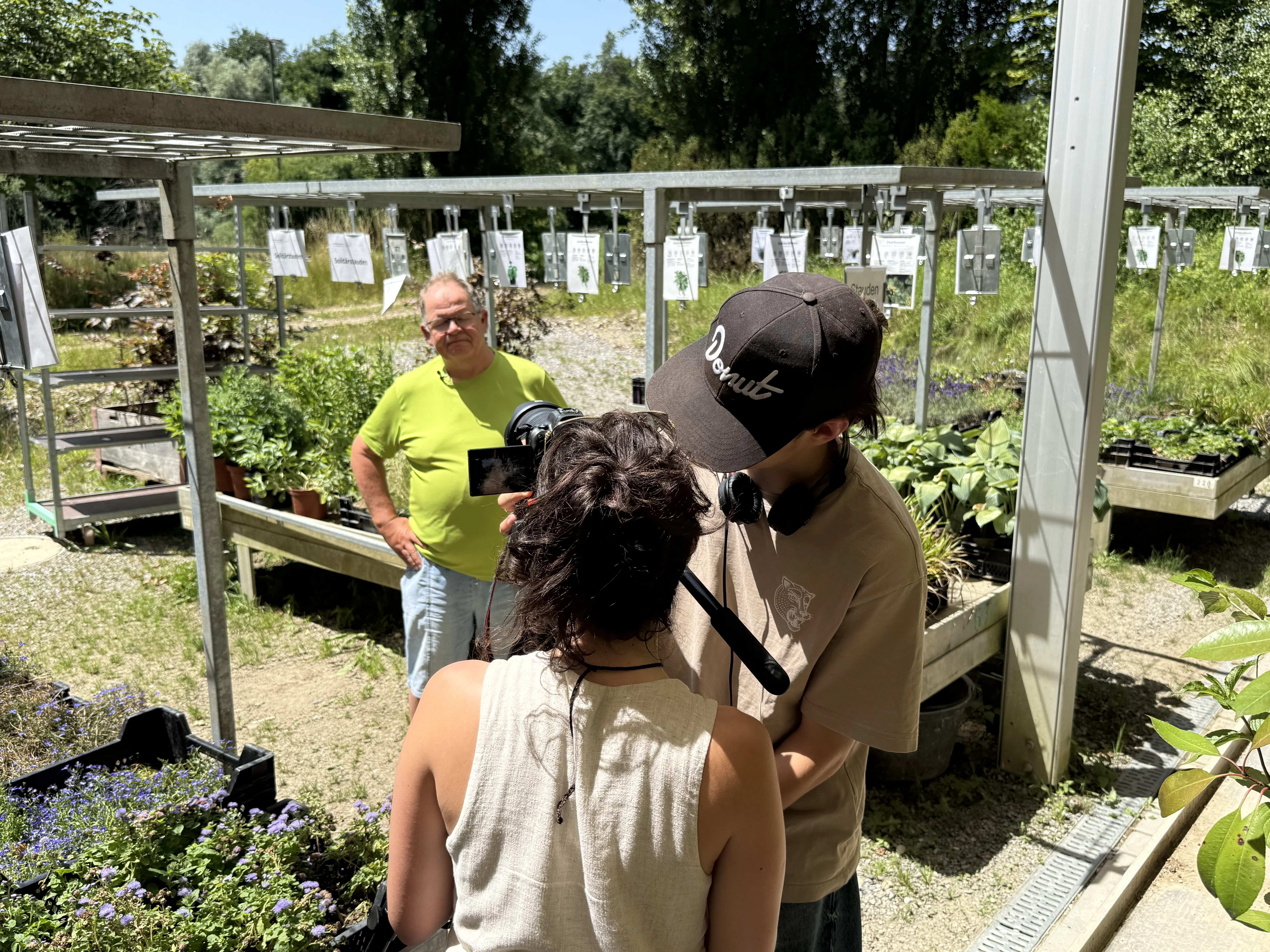 Tournage sur site des interviews, à la rencontre d’enseignant.e.s chercheurs.euses. Sulgen, juin 2025